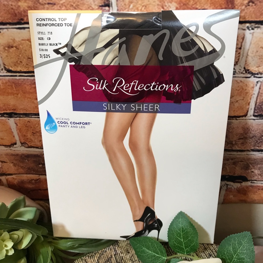 🍀❄️ Hanes Silk Reflections Pantyhose ❄️🍀